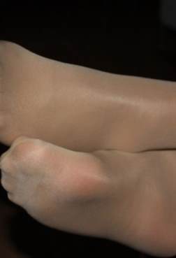 一双楚楚可人自娱自乐的..[<font color=red>13P</font>]