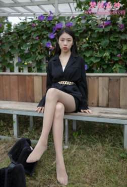 街拍：清纯的【美】MM，身材匀称，修长的美腿[<font color=red>42P</font>]