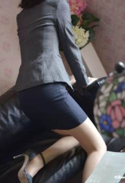 我看过最有气质的丝袜OL装女郎11P[<font color=red>11P</font>]