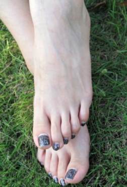 青春的美玉足，散发着吸人的味道[<font color=red>8P</font>]