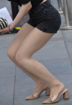 穿着粗粗的跟 你能接受吗？[<font color=red>18P</font>]