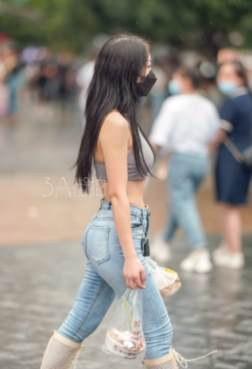 走路都显得优雅气质