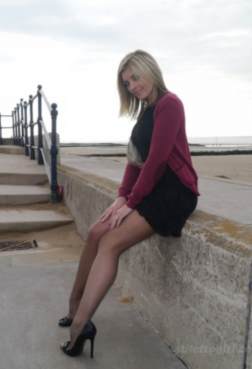 金发丝女，也是气质典范[<font color=red>15P</font>]