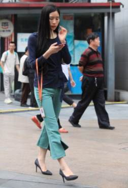 漂亮浪漫又腿长