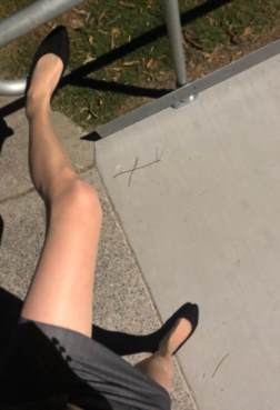 黑色的工作短裙穿着挺合身的[<font color=red>4P</font>]