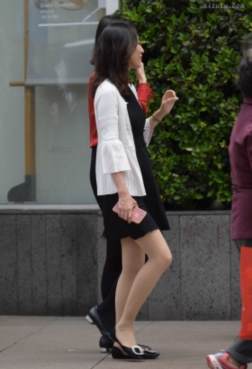 谁说平跟鞋不能配着丝袜穿的？[<font color=red>10P</font>]