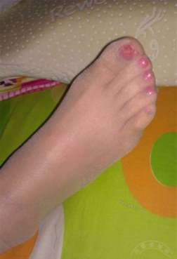 粉甲玉足在丝袜的包裹下更美了[<font color=red>8P</font>]