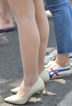 温文尔雅的短裙小姐姐如此无限韵味[<font color=red>25P</font>]