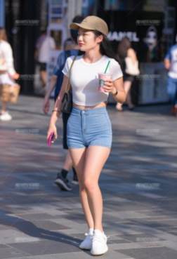 漂亮浪漫又腿长