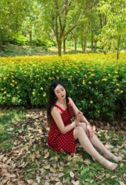 男人都喜欢看这大长腿[<font color=red>5P</font>]