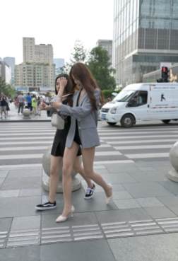 一双简约气质的细跟鞋[<font color=red>89P</font>]