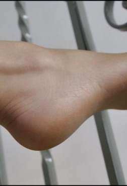 一双凉拖高跟配美脚。很耐看[<font color=red>15P</font>]