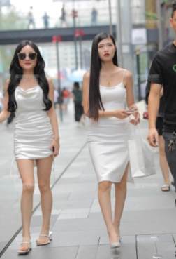 美女穿上细跟鞋[<font color=red>18P</font>]