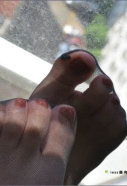 IESS -漂亮的黑丝 如此多娇[<font color=red>98P</font>]