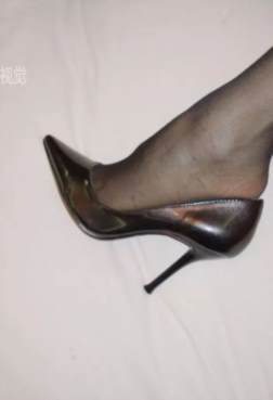 超级薄，配细跟，美袜小师妹[<font color=red>13P</font>]