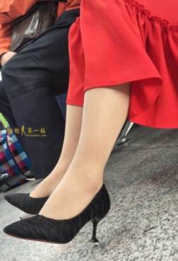 离别的车站总是人潮涌动[<font color=red>10P</font>]