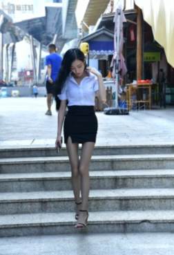 高挑美女丝袜美腿时尚高跟鞋穿搭一字带[<font color=red>9P</font>]