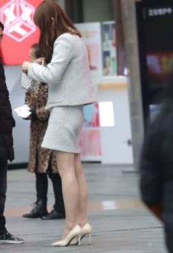 街拍漂亮的美丽小姐姐[<font color=red>12P</font>]