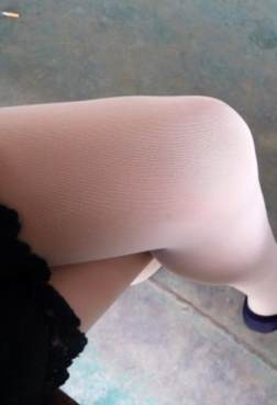 美女爱穿细跟鞋出街[<font color=red>23P</font>]