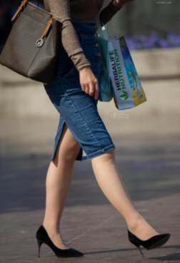 街拍路人匆匆的身影[<font color=red>9P</font>]