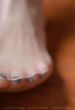 尖头细跟鞋时尚搭配[<font color=red>85P</font>]