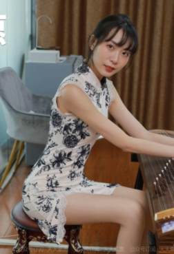 让女生在夏日里展现出优雅的姿态[<font color=red>98P</font>]