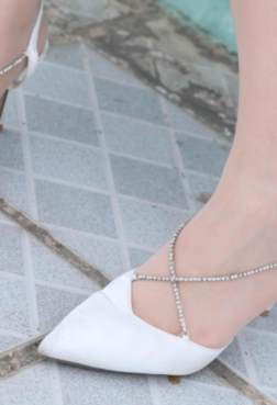 搭配白色高跟鞋的丝袜美腿[<font color=red>57P</font>]