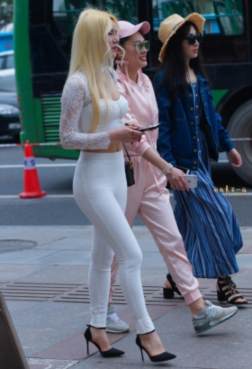 是世间最可爱的小星星，我爱了整个宇宙只为了跟你碰头。