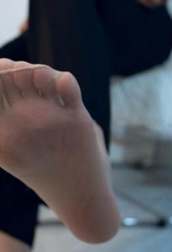 两个闺蜜大街比腿长？[<font color=red>76P</font>]