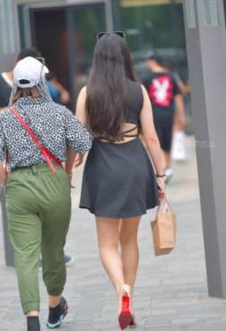 出街穿搭一双高跟鞋[<font color=red>5P</font>]