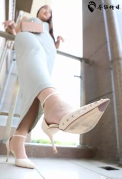 漂亮的网妹，不止丝薄，颜值也高！11P[<font color=red>11P</font>]