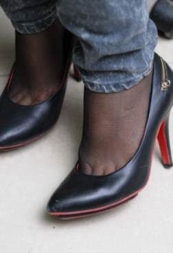 高清精品细跟美丝脚特写图[<font color=red>35P</font>]