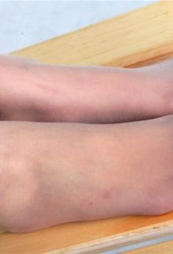 这样的丝袜美足，薄如蝉翼啊[<font color=red>21P</font>]