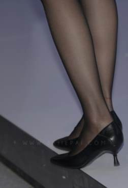 美女搭配高跟鞋[<font color=red>18P</font>]