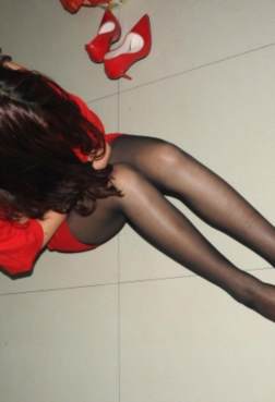 天上下雨地上滑，自己跌到自己爬[<font color=red>10P</font>]