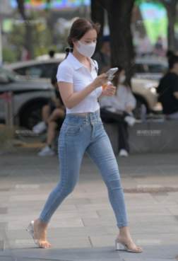 因为你，我的心脏总是忙个不停。[<font color=red>6P</font>]