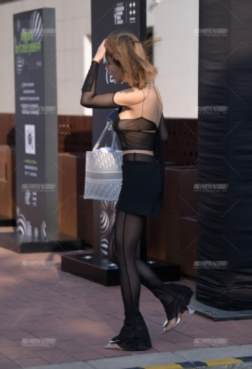 街拍：颜值身材俱佳的美女，十分有【美】，娶老婆首选[<font color=red>6P</font>]