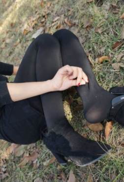 漂亮长裤尖头细跟美少女[<font color=red>98P</font>]