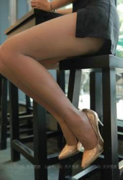 天天意愿 - 银色的高跟[<font color=red>73P</font>]