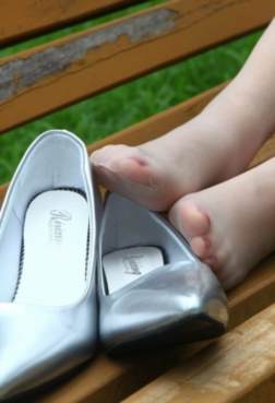 特写丝袜美足换你最爱的那双高跟[<font color=red>37P</font>]