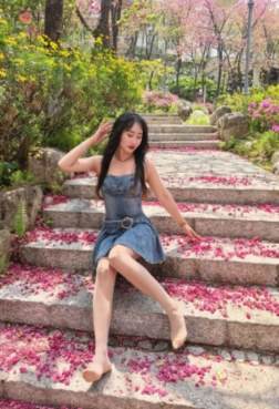 牛仔裙大事儿小姐姐[<font color=red>6P</font>]