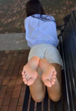 玉足，短丝，佳人，统统都有了[<font color=red>15P</font>]