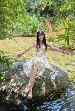 长发长腿丝袜美女[<font color=red>2P</font>]