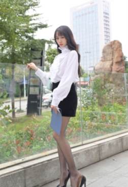 腿长出众更显迷人姿态[<font color=red>66P</font>]