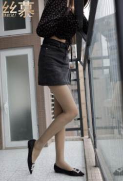 女生搭配高跟鞋[<font color=red>75P</font>]