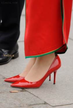 红色旗袍内的高跟美丝[<font color=red>12P</font>]