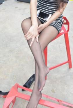 黒丝足矣动你心扉8P[<font color=red>8P</font>]