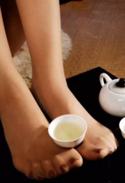 丝袜美足茶道更香甜...[<font color=red>10P</font>]