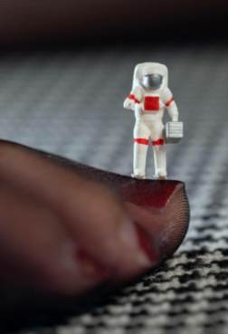 街拍：亮眼的紫色紧身裙穿搭小香外套[<font color=red>19P</font>]