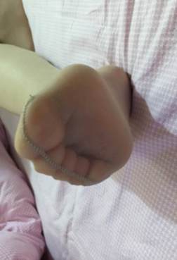 一双大美腿在这里，你还哪里逃？[<font color=red>9P</font>]